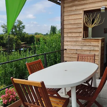 Maison Bord Riviere Avec Vue Holiday home *