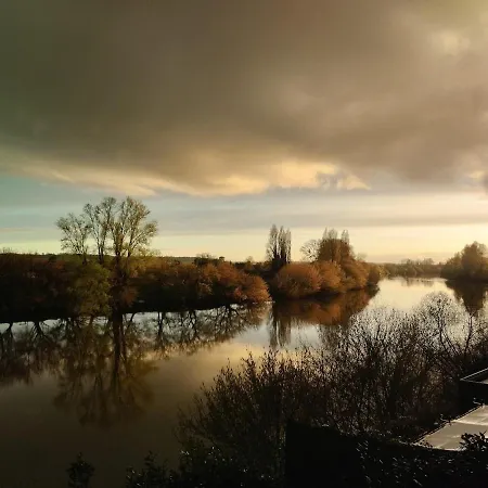 Maison Bord Riviere Avec Vue Holiday home Lamothe-Montravel