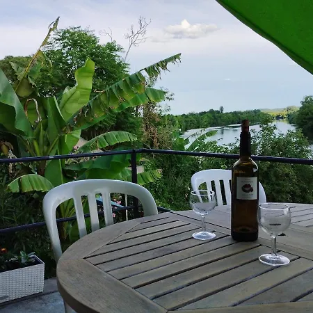 Maison Bord Riviere Avec Vue Holiday home *