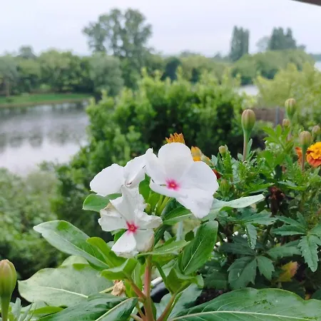 Maison Bord Riviere Avec Vue Holiday home Lamothe-Montravel